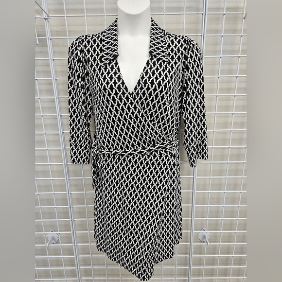 LAUNDRY by SHELLI SEGAL Wrap Dress - Picture 1 of 7